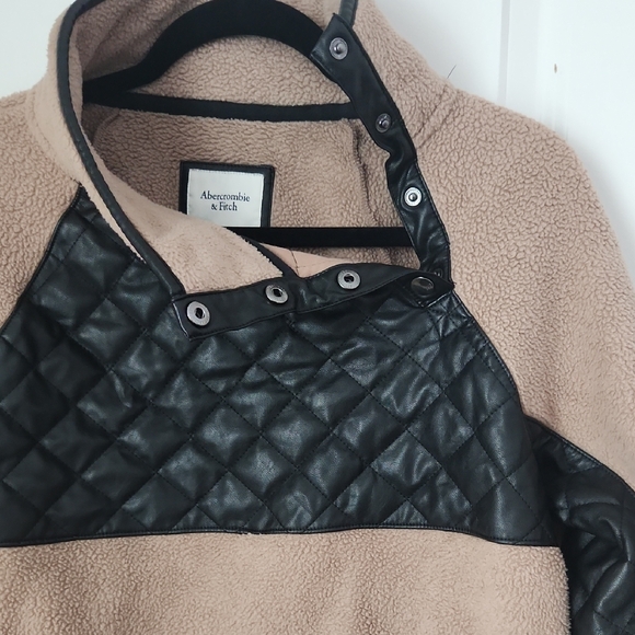 Abercrombie & Fitch Cream and Black Fleece - Picture 4 of 6